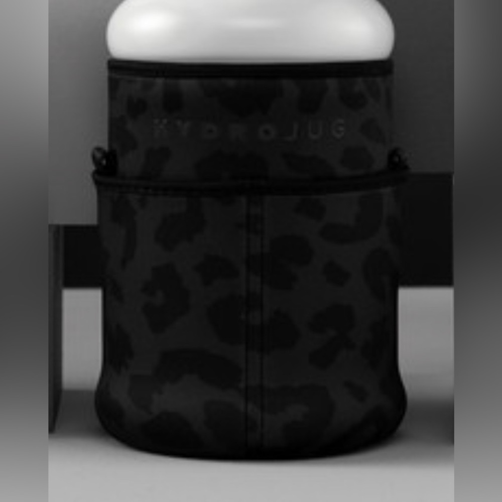 Hydro jug half gallon with sleeve